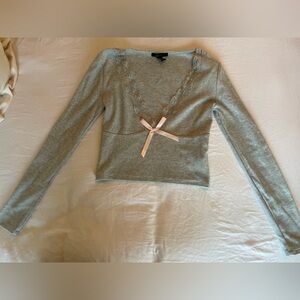 Forever 21 Light Gray Ribbed Top with Bow detail size Medium